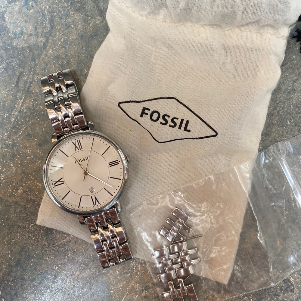 Fossil woman's watch, mint condition! :)